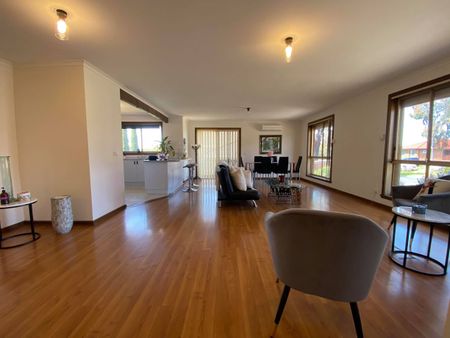 charming 3 bedroom home - Photo 5