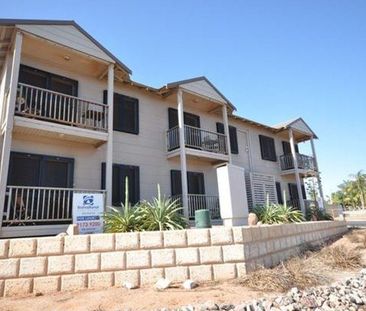 OCEAN VIEWS - 1x1 + Furnished + Inclusive Utilities - Photo 2