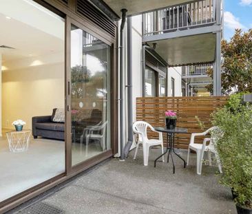 GROUND FLOOR ONE BEDROOM APARTMENT - Photo 3