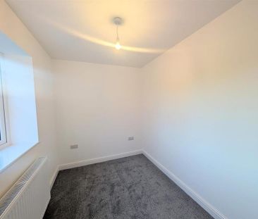 4 bedroom detached house to rent - Photo 2