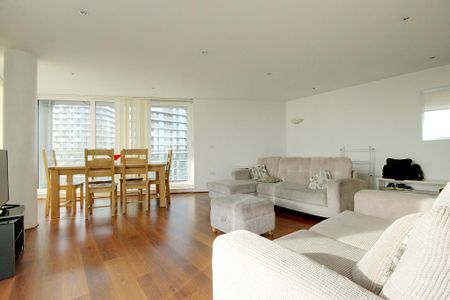 3 bedroom flat to rent - Photo 2