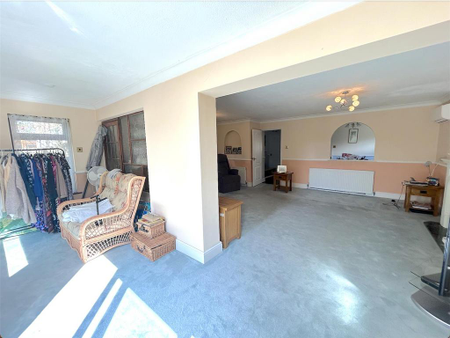 4 bedroom detached house to rent - Photo 3