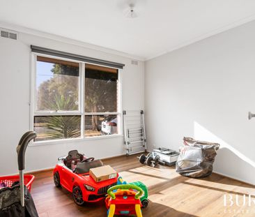 Three Bedroom Family Home with Large Backyard - Photo 3