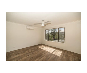 2 BEDROOM UNIT - WALKING DISTANCE TO THE BEACH! - Photo 2