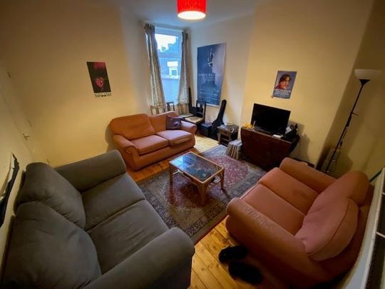 5 bedroom private hall to rent - Photo 1