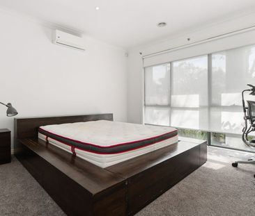 Recently Refreshed 3-Bed Haven – Easy Living with Gardening Included! - Photo 4