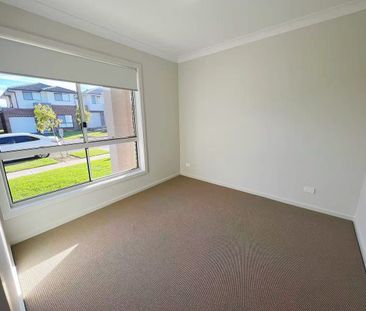 4 Bed | 3 Bath | 1 Garage Immaculately Maintained Double-Storey Fam... - Photo 3