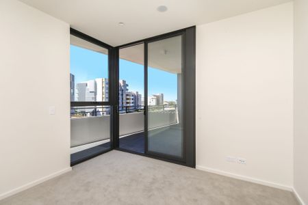 Air-conditioned apartment in the heart of Newcastle's Honeysuckle precinct. Includes parking for two vehicles! - Photo 5