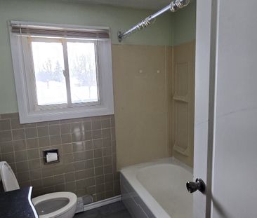 For Lease - 6753 Wilinger Street, Niagara Falls, Ontario - Photo 2