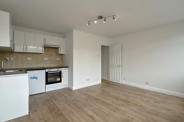 Fairlawn Park, London, SE26 - Photo 1