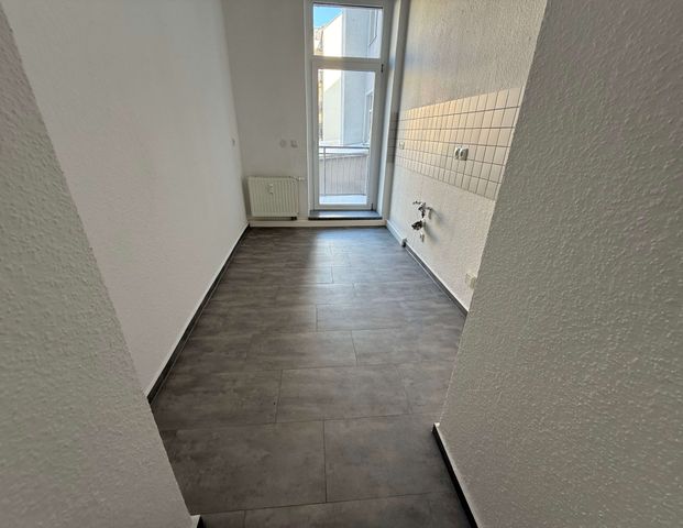 1. OG/ Balkon an der Küche / WG-geeignet + EBK Einbau möglich - Foto 1