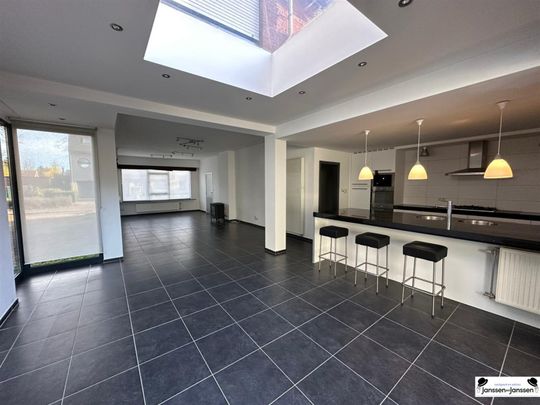 Ruime halfopen bebouwing met zonnige tuin te Gooreind te huur - Photo 1