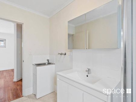 Life in Erskine - Photo 3