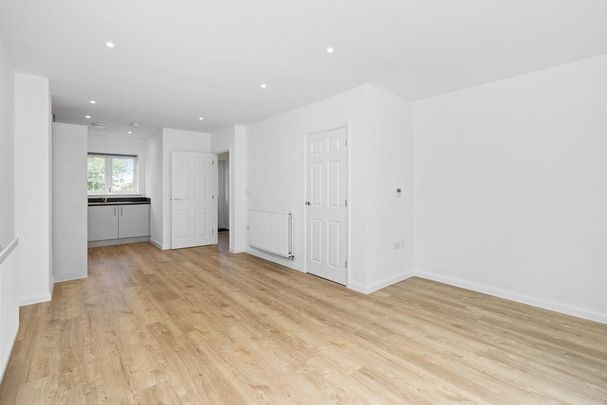 2 bedroom end of terrace house to rent - Photo 1