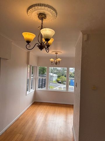 Charming Westmere 4BR Family Home - Photo 3