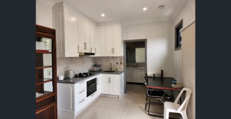 FURNISHED, MODERN AND SPACIOUS 1 BEDROOM GRANNY FLAT - Photo 4