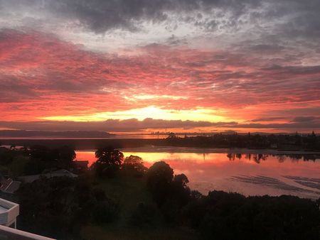 Spacious 4BR Home with Stunning Views - Photo 3