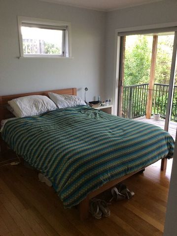 Magical Melton - big bathroom & massive yard - Photo 4