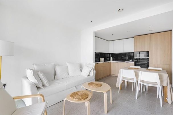 Cendal Crescent, London - Photo 1