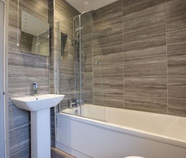 3 bedroom semi-detached house to rent - Photo 6