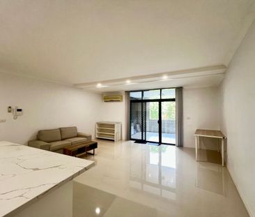 One-Bedroom Apartment with Car Space, Fresh Paint, and Fully Furnished - Photo 1