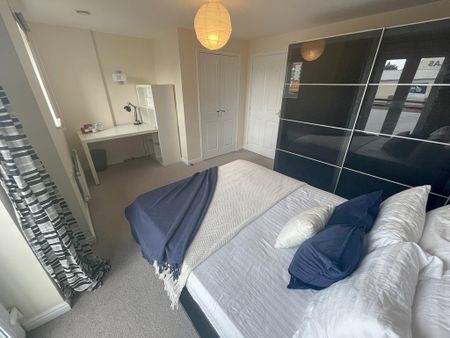 4 bedroom terraced house to rent - Photo 3