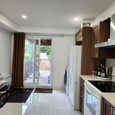 LAVAL PRÈS MÉTRO CARTIER 5 1/2 RÉNOVÉ 1ER ÉTAGE - Photo 4