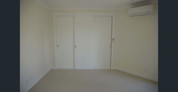 Beautifully Appointed, Near New Town House, 3 Bedroom + Large Study / 2nd Living - Photo 1