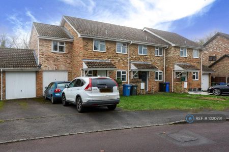 3 bedroom terraced house to rent - Photo 2