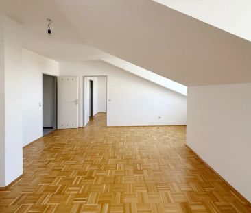 Sehr helle und gepflegte 2-Zimmer-Dachgeschosswohnung - Nähe Kranke... - Photo 1