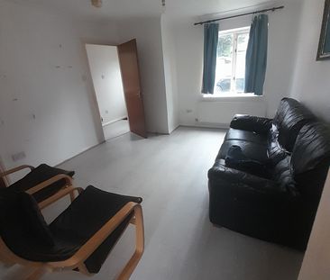 3 Bed Semi-Detached House, St. Nicholas Close, CV1 - Photo 2