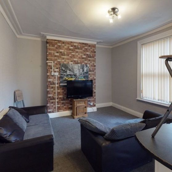 Flat 2, 2 St Michaels Terrace, Leeds, LS6 3QB - Photo 1