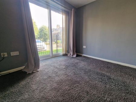 Flat , Princes Court, Bradford Road, Shipley - Photo 3