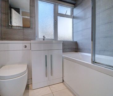 3 bedroom mid terraced house to rent - Photo 3