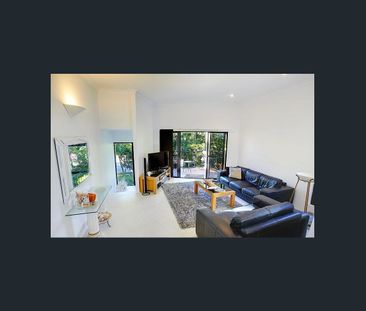 Beautifully presented Duplex - Photo 1