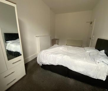 11 bedroom house share to rent - Photo 2