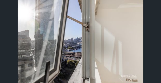 Light Filled One Bedroom | Unfurnished - Photo 1