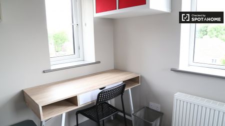 Rooms for rent in 5-bedroom apartment in Whitehall, Dublin - Photo 2