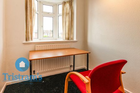 3 bed Detached House for Rent - Photo 3