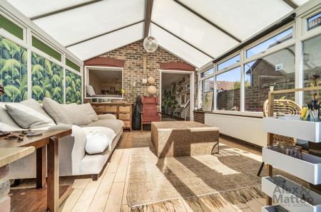 2 bedroom end of terrace house to rent - Photo 2