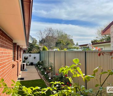 NEAT AS A PIN! - Photo 5