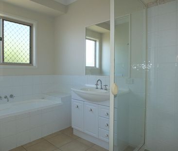 NEAT & TIDY FAMILY HOME - Photo 3