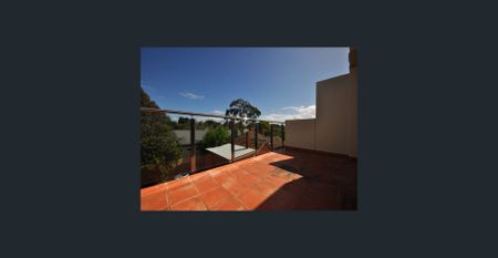 Large 2 Bedroom Apartment - Photo 5