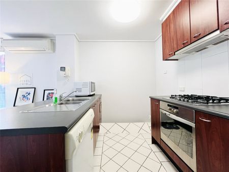 210/668 Bourke Street - Photo 3