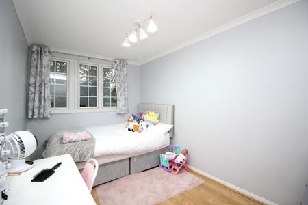 4 bedroom detached house to rent - Photo 4