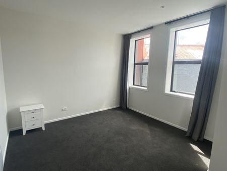 Modern 1-bedroom apartment on Queens Gardens. - Photo 4