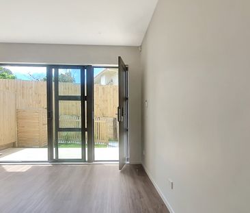 Te Atatu Townhouse! - Photo 1