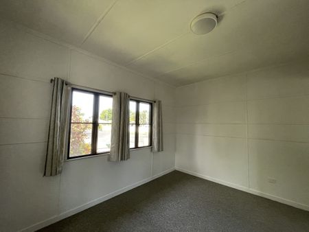 3 bedroom home with 2 bay shed - Photo 3