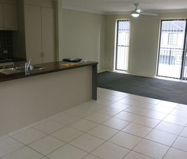 Stylish and Contemporary Townhouse in Boutique Estate - Photo 6