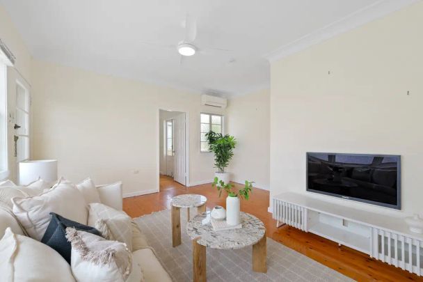 “Classic Keperra Cottage with Room to Grow – Walk to Schools & Shops” - Photo 1